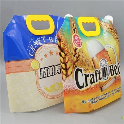 Gedrucktes Bierwasser im Freien aus Spürtasche